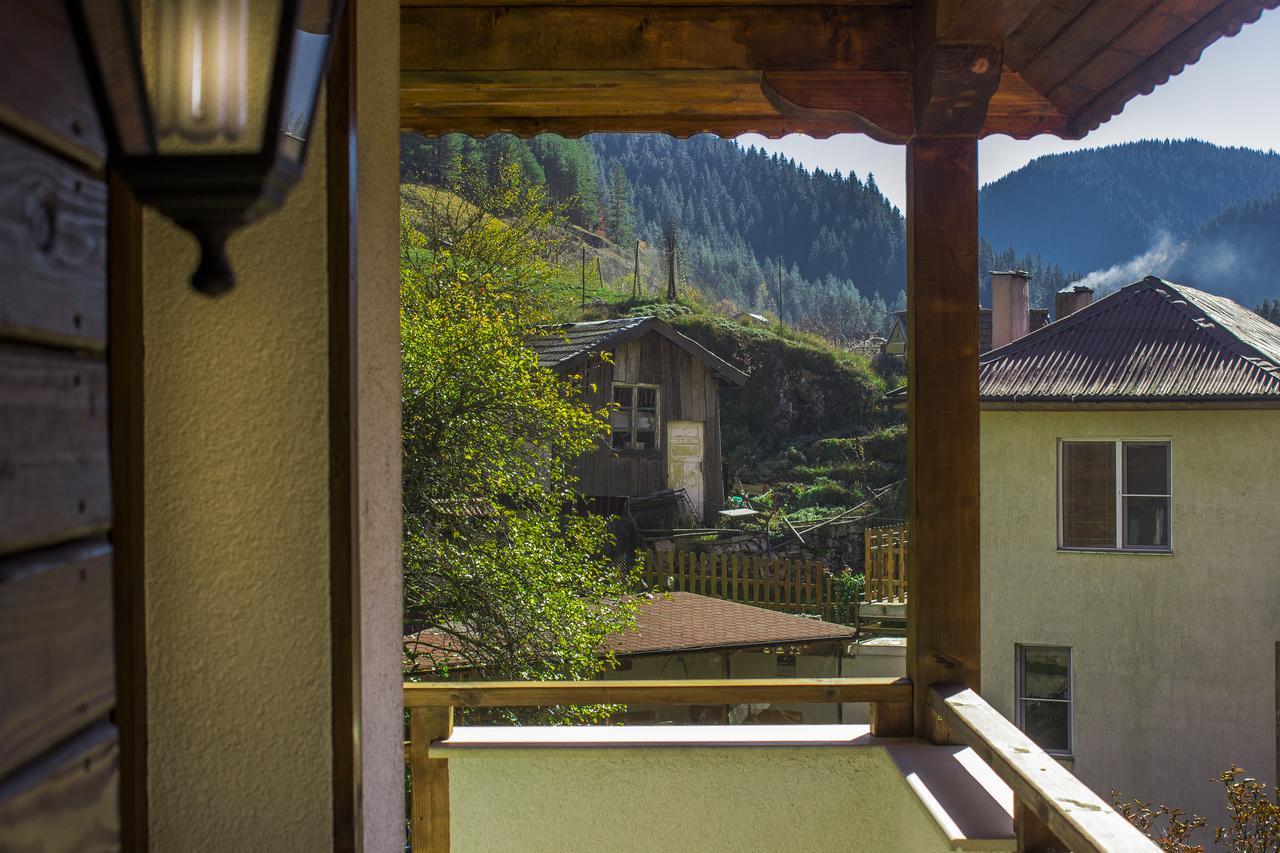 Trigrad Hotel エクステリア 写真