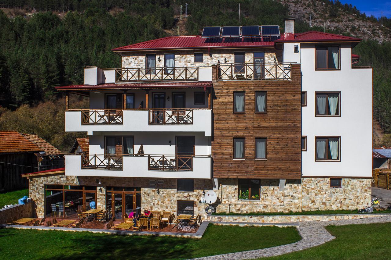 Trigrad Hotel エクステリア 写真